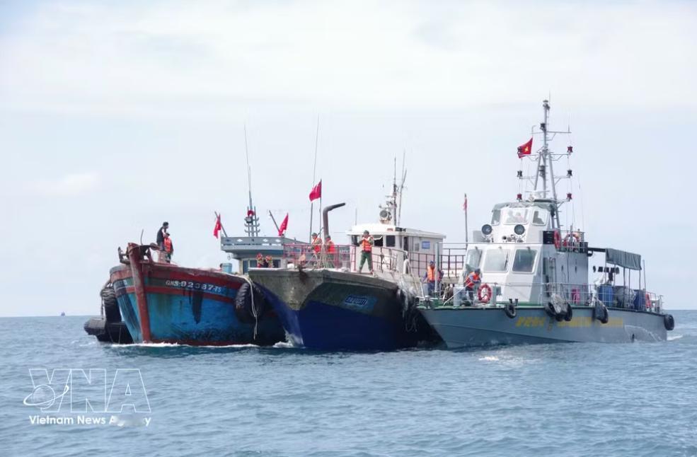 中国渔船南海遇险，越南紧急出手相救，一口气救出10人

5月6日，越南边防对外发