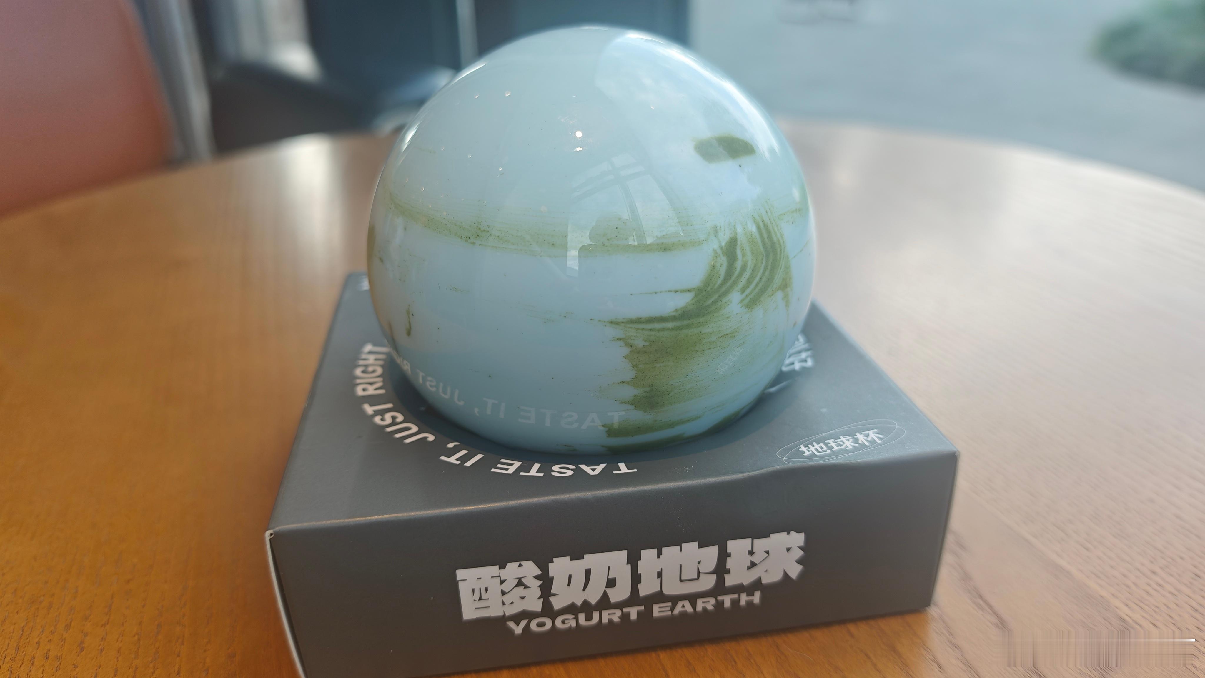 末伏讲究清补不寒凉、祛湿兼润燥，几款中式甜品完全贴合这个养生原则；沙拉作为配菜解