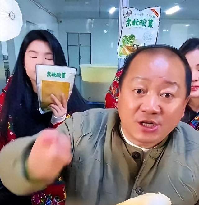 谢广坤翻车仅一天，猛料越扒越多，赵本山也躲不过去