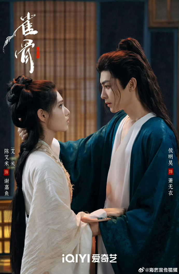 侯明昊眼神吻 无需肢体触碰，单凭眼神就满是缱绻爱意，氛围感直接拉满。克制又汹涌的