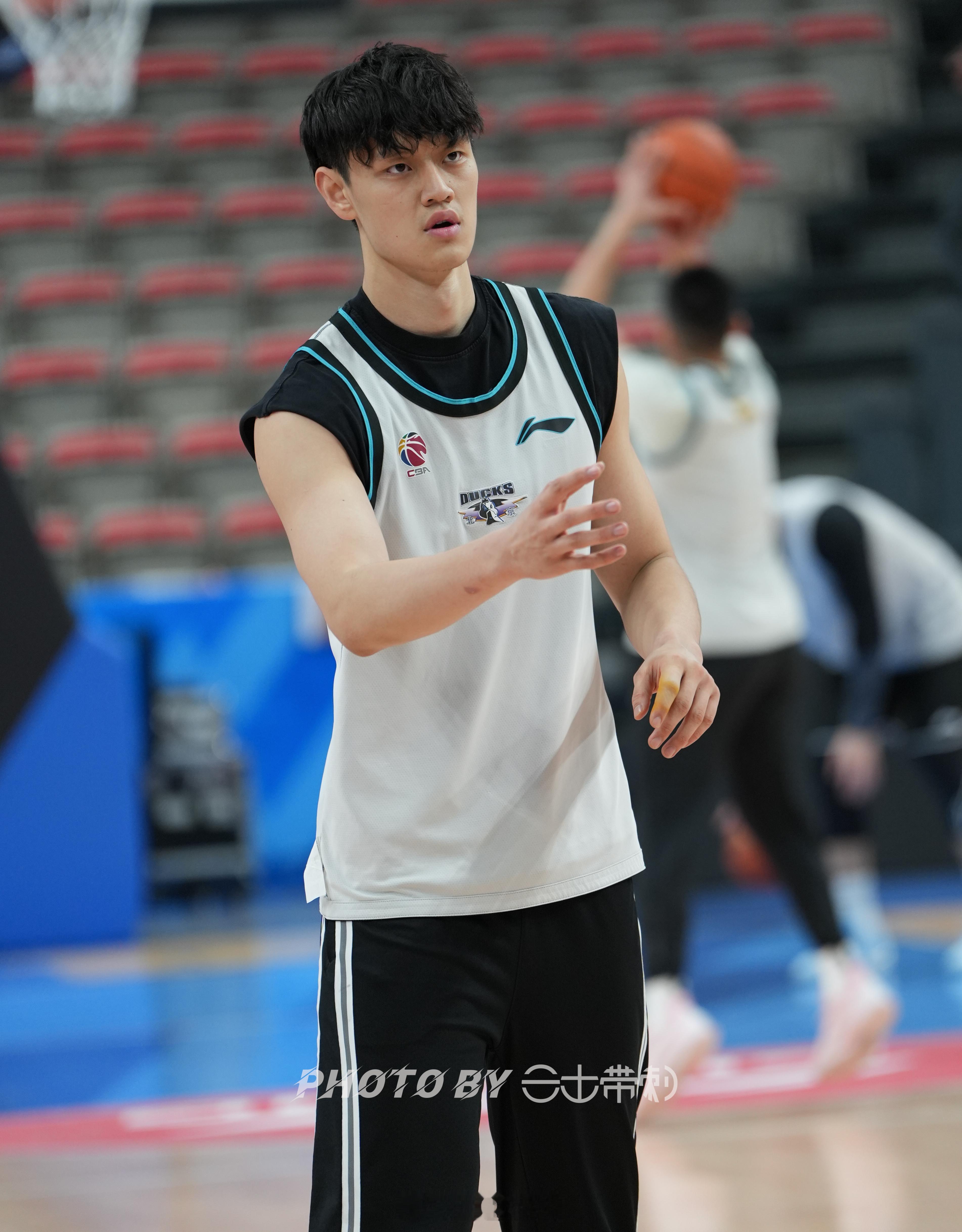 北京男篮vs广东男篮曾凡博 爱酱归来！嗯，手有点疼