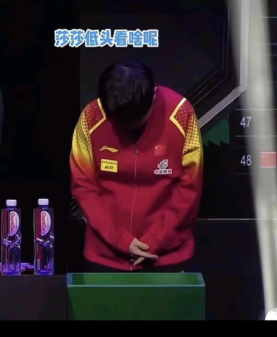 好好的一个哈欠被莎莎弄没了。[捂脸]