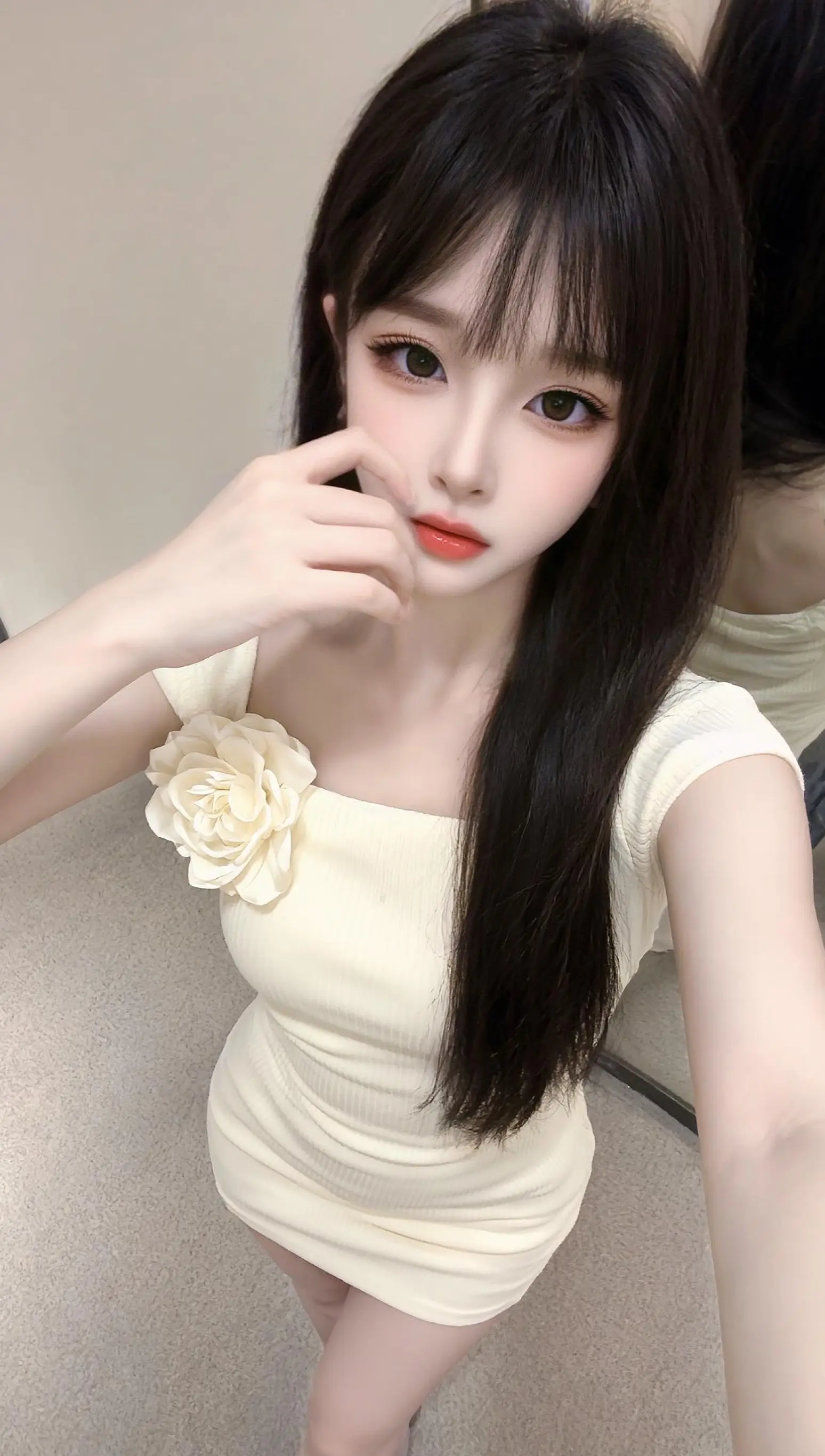 女生白色连衣裙穿搭 白色连衣裙搭配 白色连衣裙甜美风 连衣裙美少女 温...