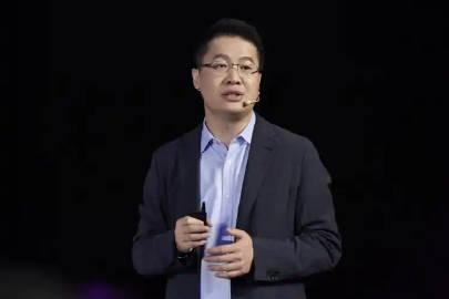 小米合伙人卢伟冰直言，“SU7发布这么久，一款都没有是SU7的对手，一个能打的都