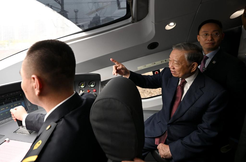 弃中国高铁选德国，越南反归顺中国轨，当代 “车同轨” 藏玄机  

东南亚近期的