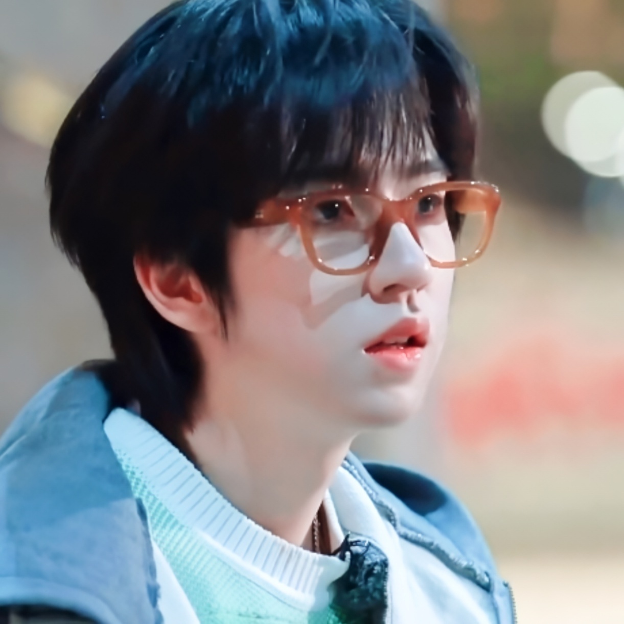 清纯眼镜妹