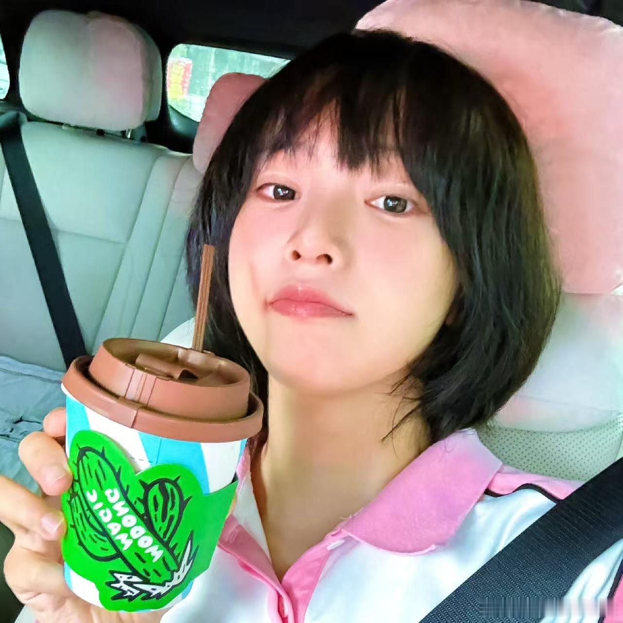黄灿灿非常完美的体重 别拿放大镜看女明星的体重秤啦！灿灿已经自觉去健身房锻炼了，
