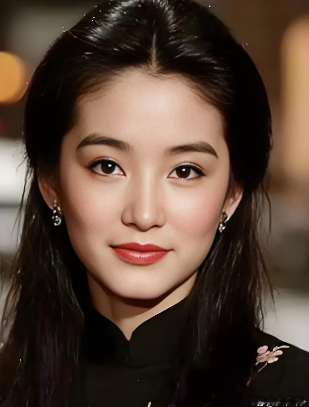 林青霞的美哪里是单一的皮相好看，是从骨相到气质都挑不出半分错处的独一份，当年被称