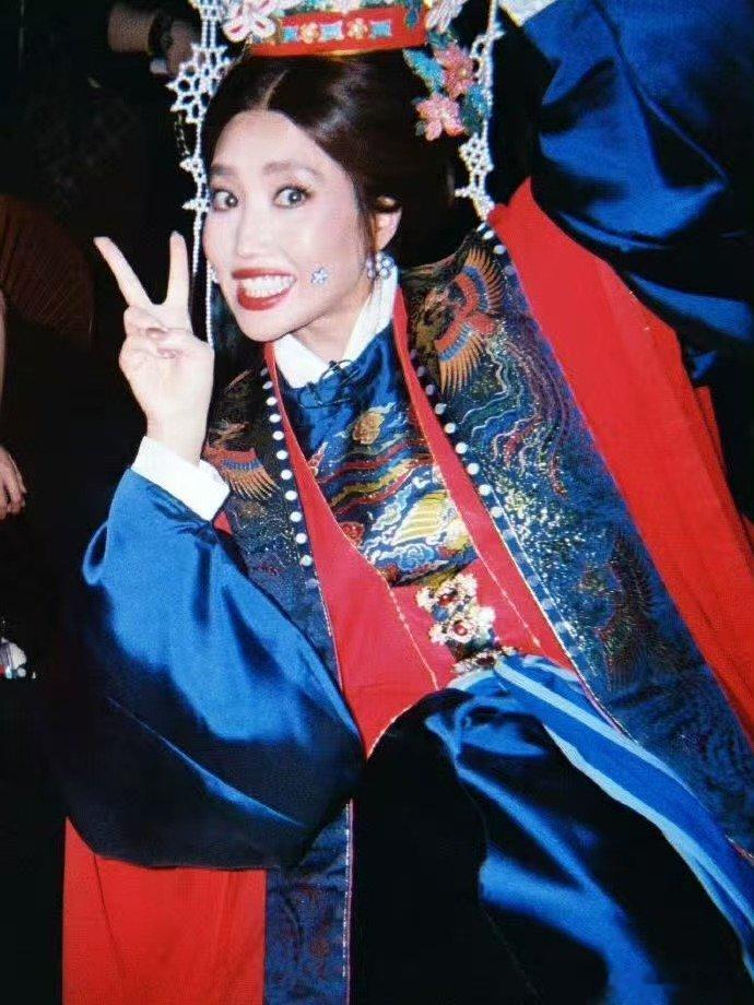 黄霄雲路透杀疯了！“小燕子” 装扮配苏有朋，瞬间拉回童年时光 