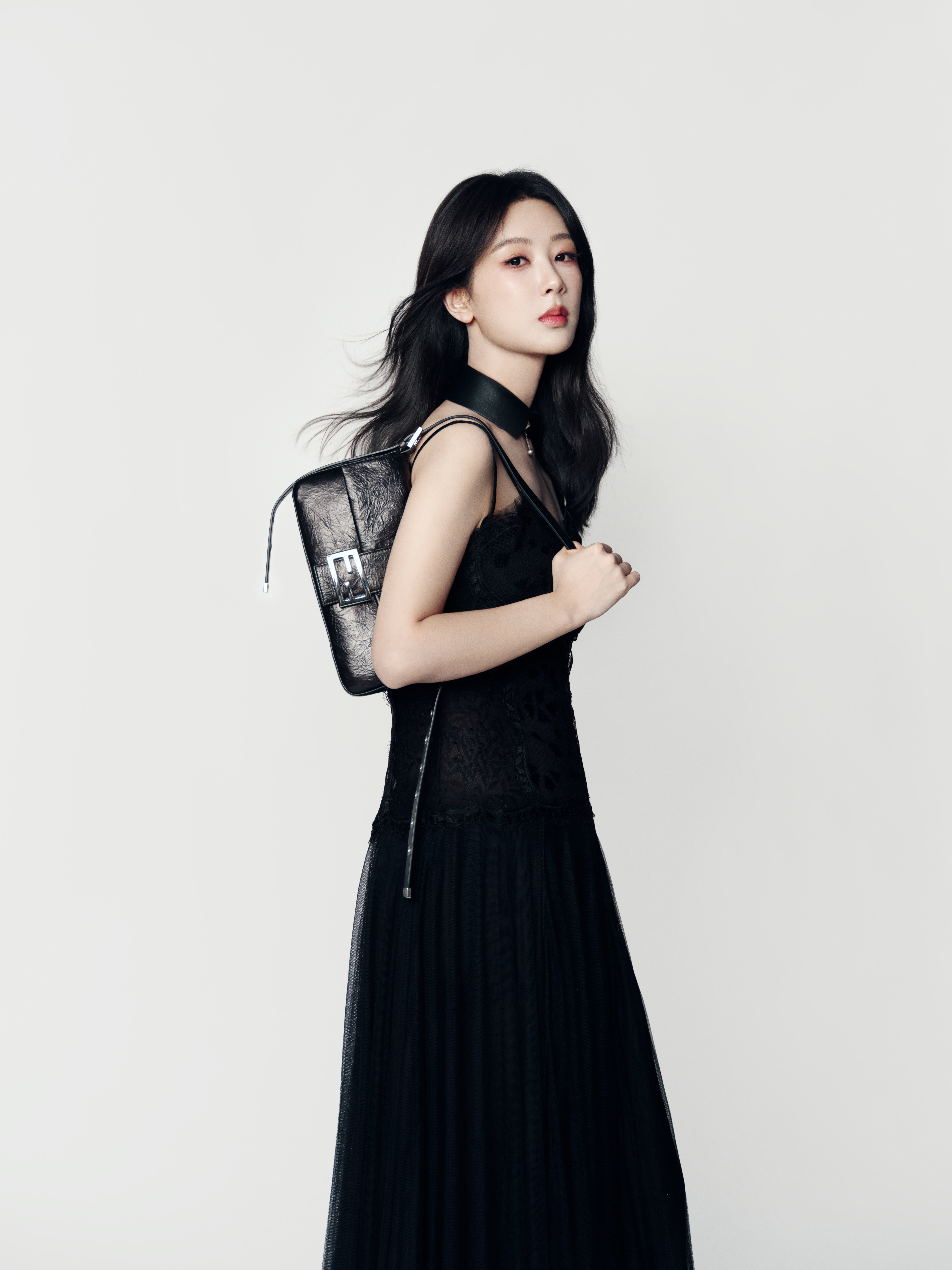 新晋视后杨紫全新奢牌大片，带来全新Fendi Baguette® 26424手袋