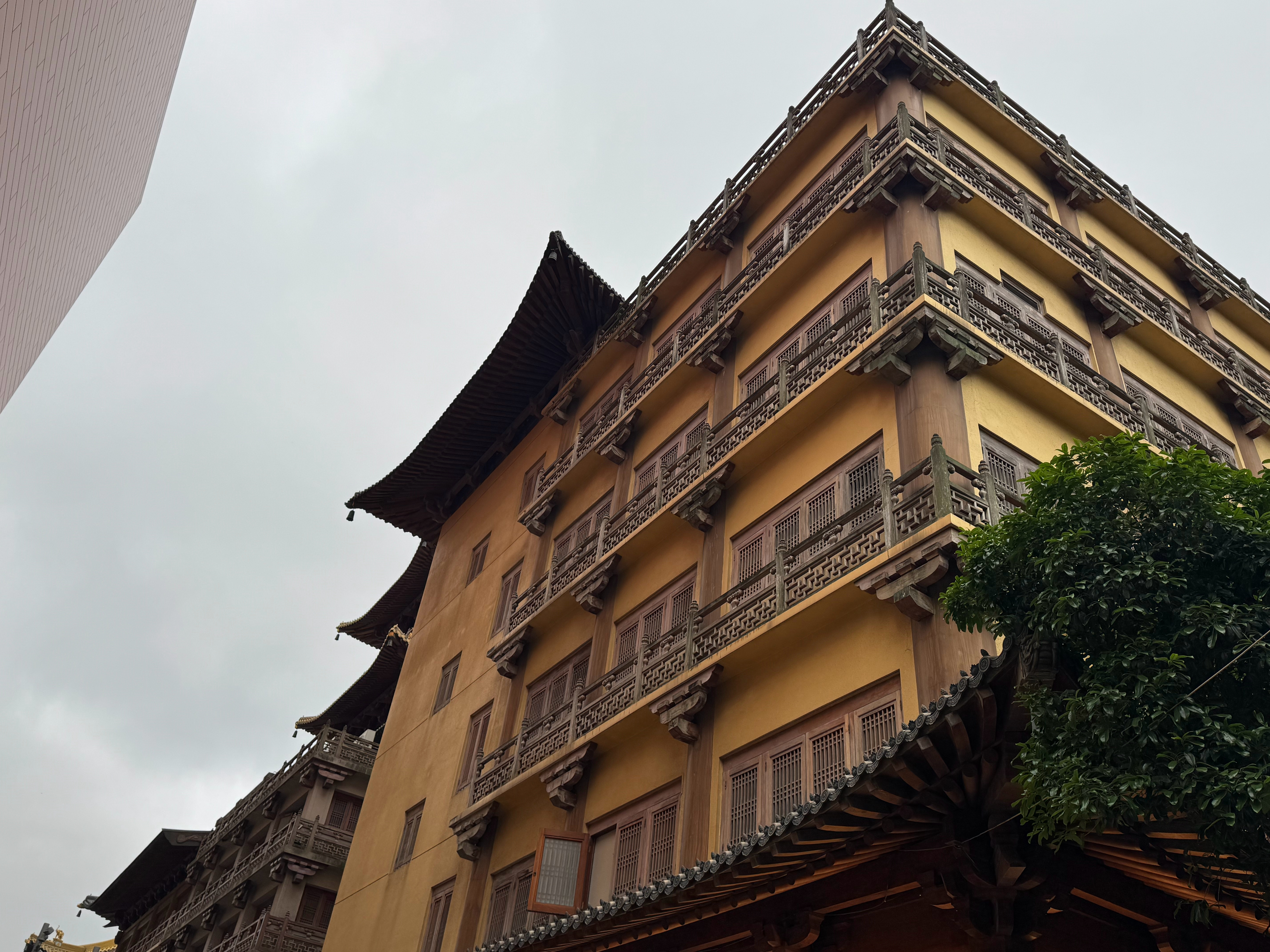 啊，静安寺门票竟然要50块...值得进去吗 上海·静安寺-步行街