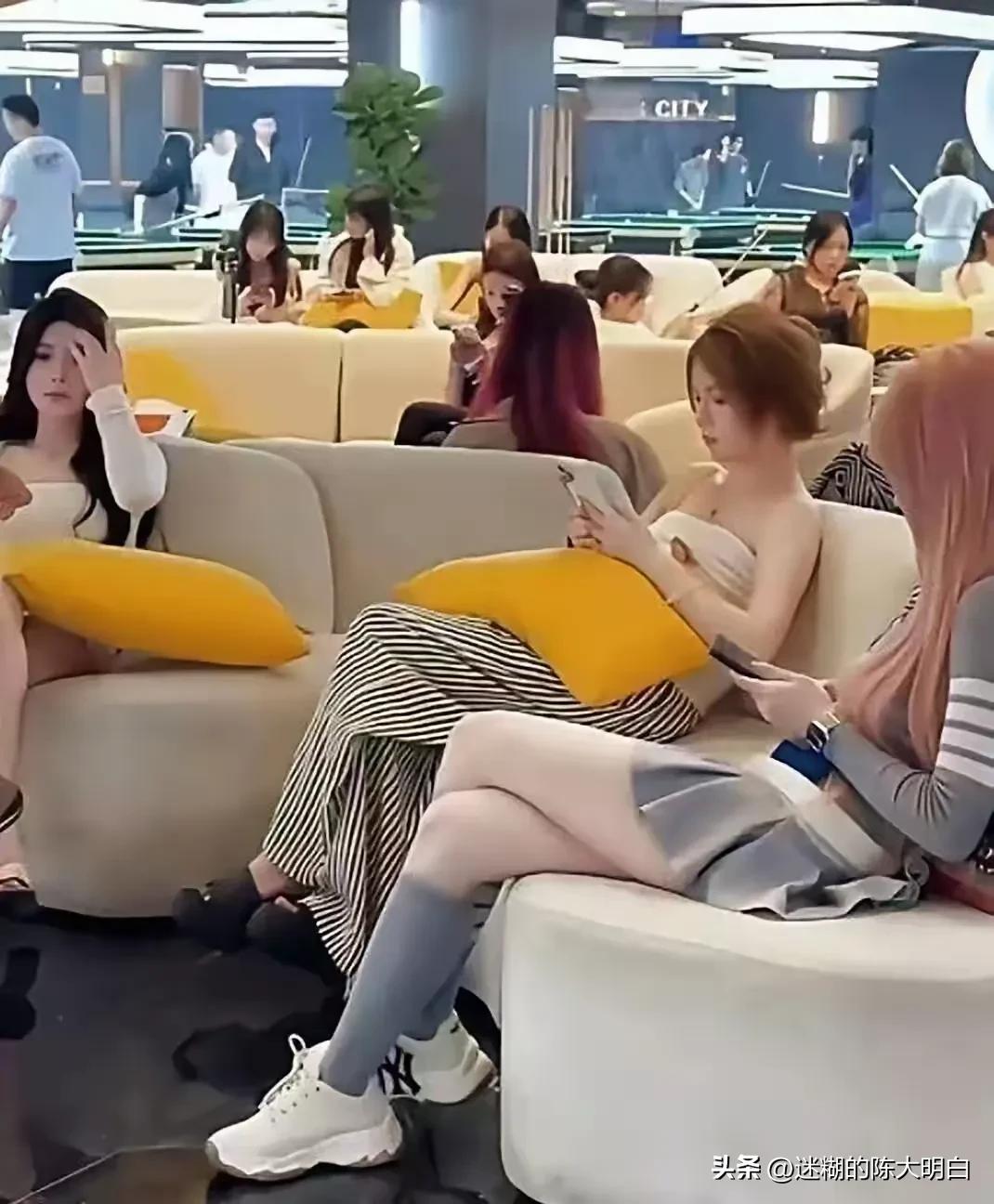 一直没想明白：前些年女生寥寥的台球房，现在怎么就成了美女云集的地方？[困][困]