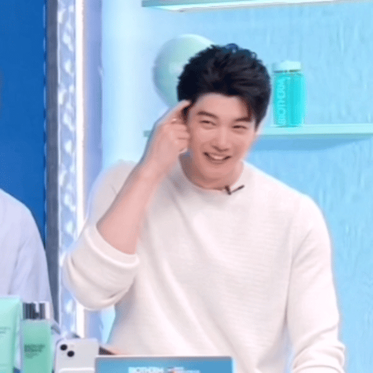 18.0『9187』请你不要到处扣扣～🐽放在一起看着好像在说脑袋不太够用...