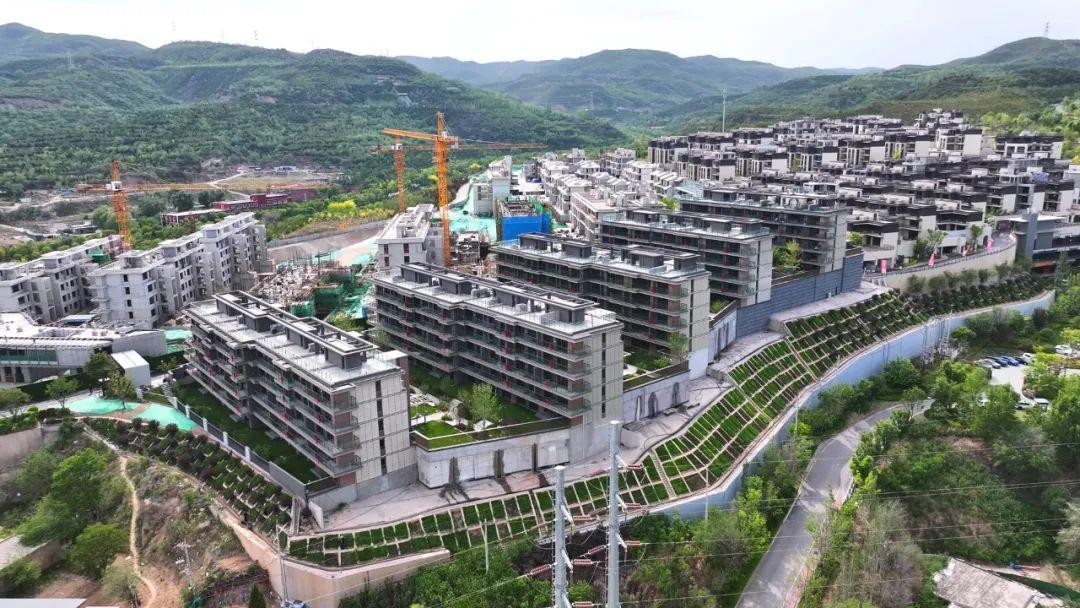 【太原楼评】揽山阅湖现房豪宅｜远比效果图更惊艳！
——官山“锦庐”系（别墅）交付
