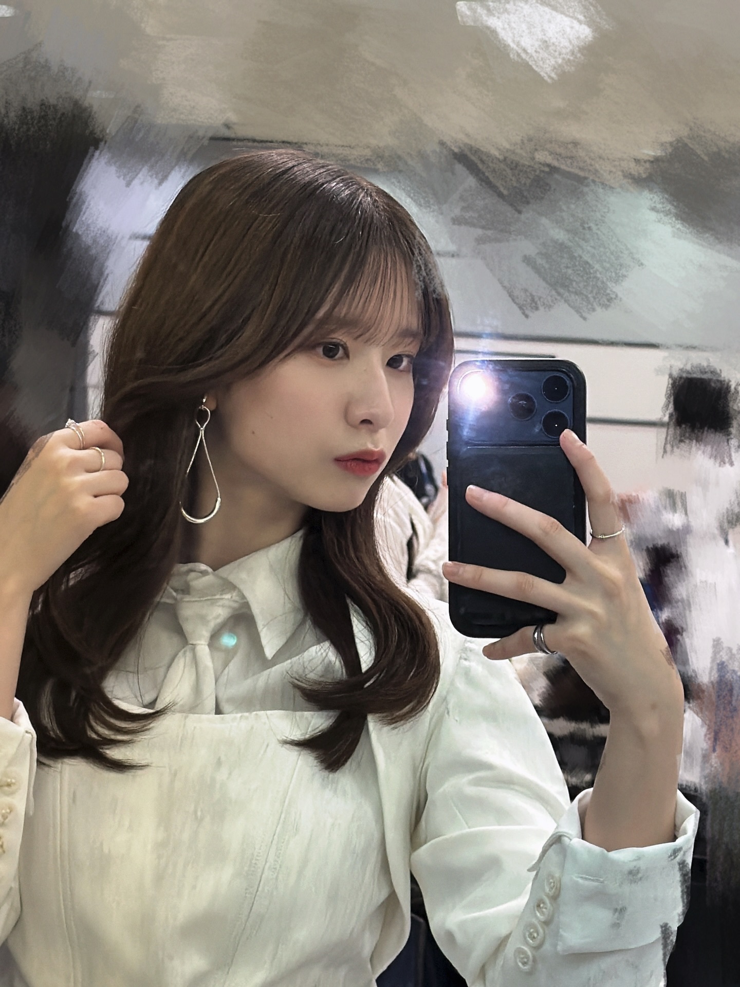 菅原咲月「最近は鏡越しで撮りがち」　さつきぐらむ