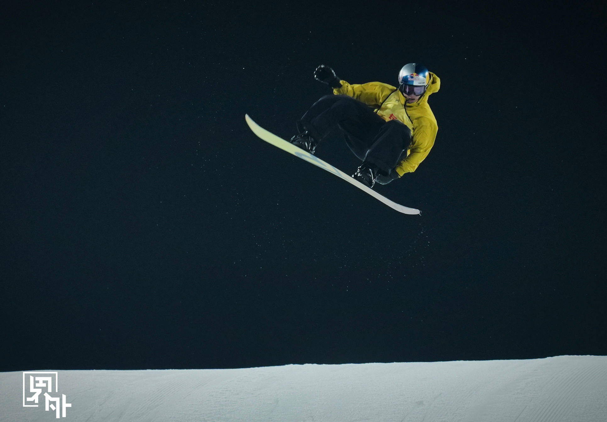 苏翊鸣背靠背夺冠 最后一跳顶住压力，绝杀日本选手木村葵来，夺得北京站的冠军。今晚