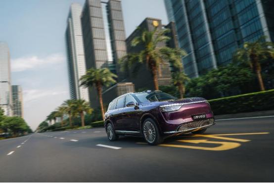 家庭智慧旗舰SUV怎么选？先看“场景覆盖率”而不是单点配置
对多孩家庭来说，一辆