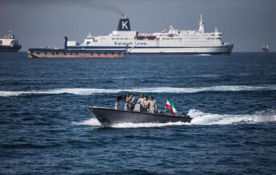 给伊朗点赞！伊朗在波斯湾扣下美国油轮！12月24日伊朗革命卫队在波斯湾扣押一艘涉