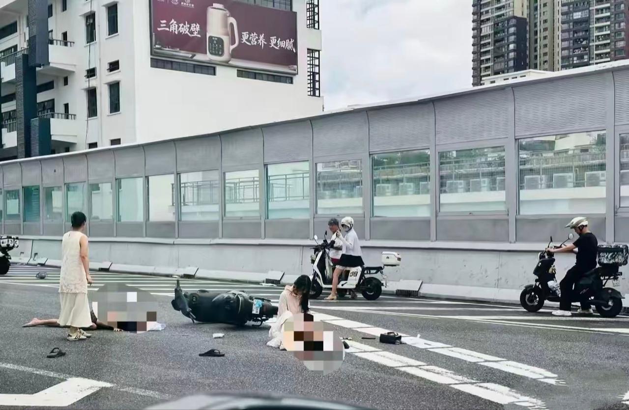 【广州一家三口电动车违规上高架侧翻车祸，周兆成：全责≠全免，无过错宝马车主法律责