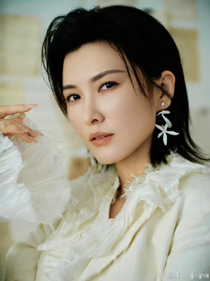 徐洁儿徐洁儿排名逆袭徐洁儿三公排名进步 名次节节攀升，舞台全力以赴，一步步走出精
