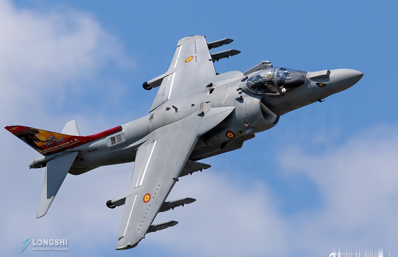 现在AV-8B已经越来越少，感觉后面就只有西班牙会继续有AV-8B这款型号了，毕