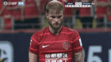 河南队门将王国明一战成名，他扑出了成都蓉城莱切特的点球，助河南队4比3成都蓉城取