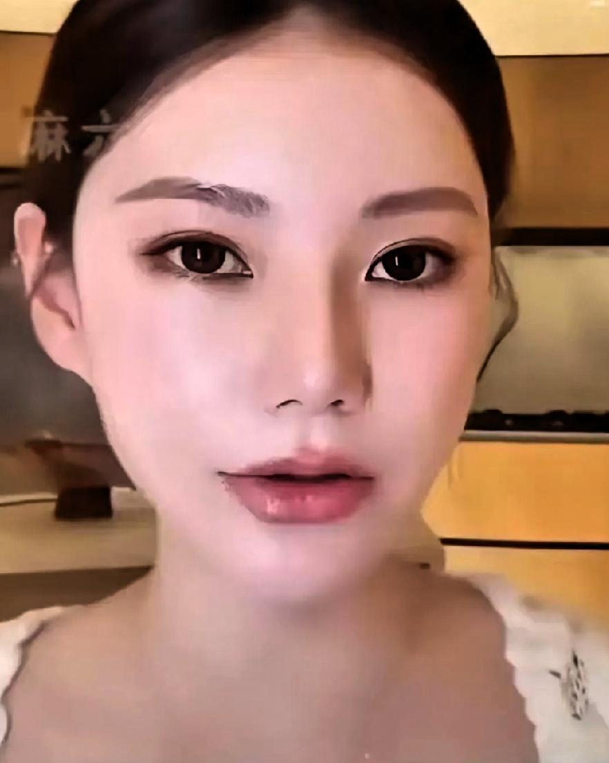 她最近，忙得很，家事呢，出来了，很多人，在讲她，马女士，怎么做，大家看，心里蒙。