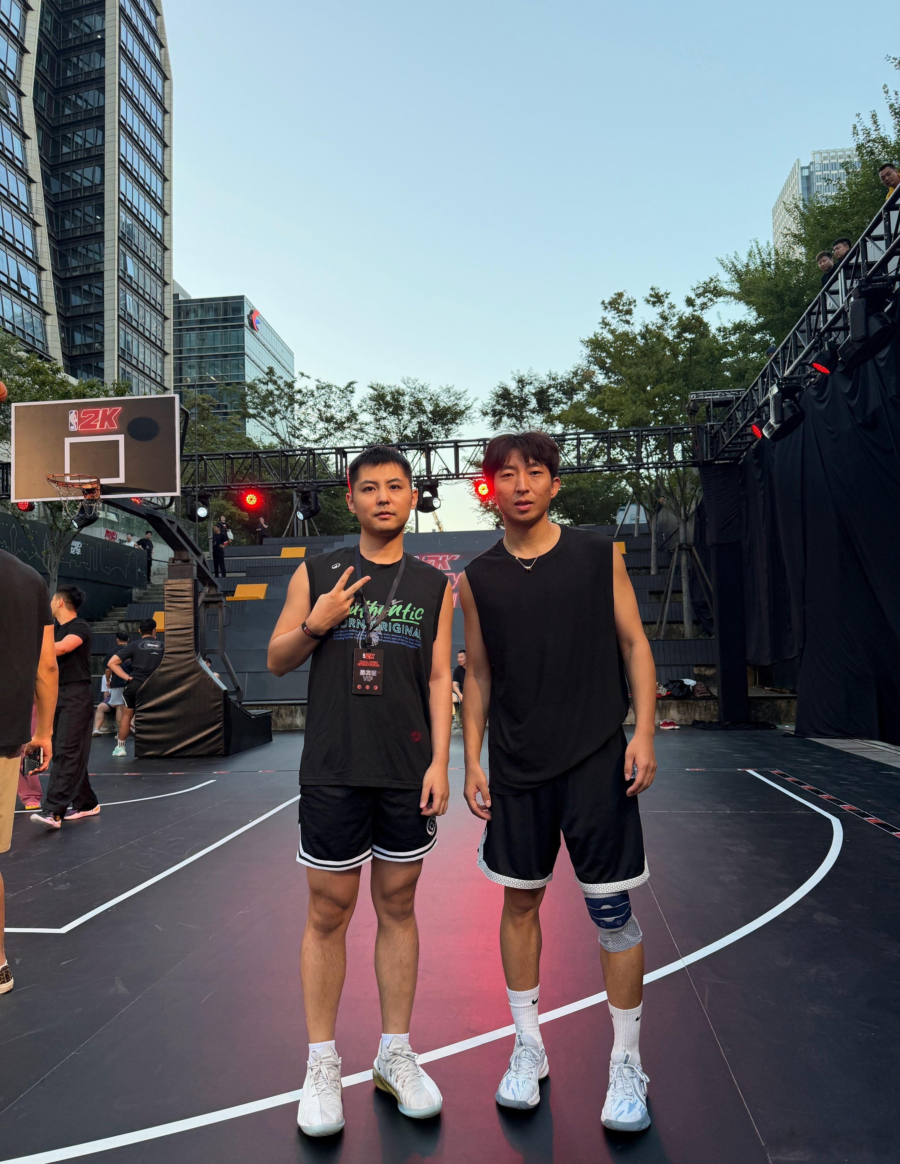 兄弟们看看这是谁！我一直以为王师傅比我矮[允悲] NBA2K27入夜即主场 ​​
