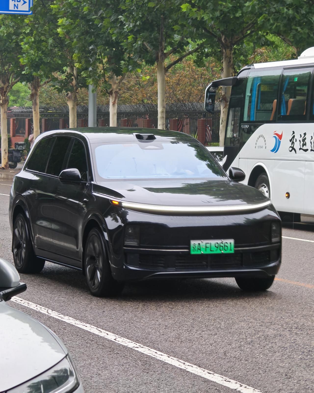 理想汽车新的品牌口号：给车和家赋予生命。我觉得这句口号离资本投资更近，但离消费者