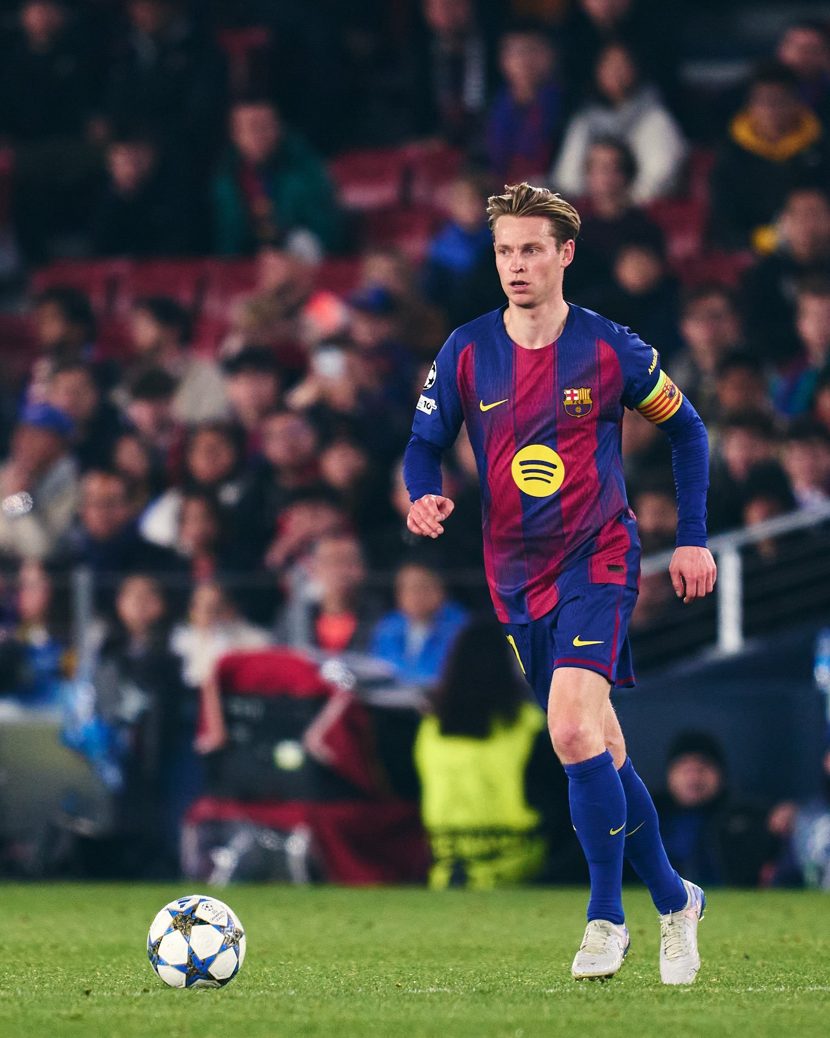 今晚德容完成代表巴萨的第50场欧冠比赛。👏🏻👏🏻👏🏻👏🏻巴萨2比