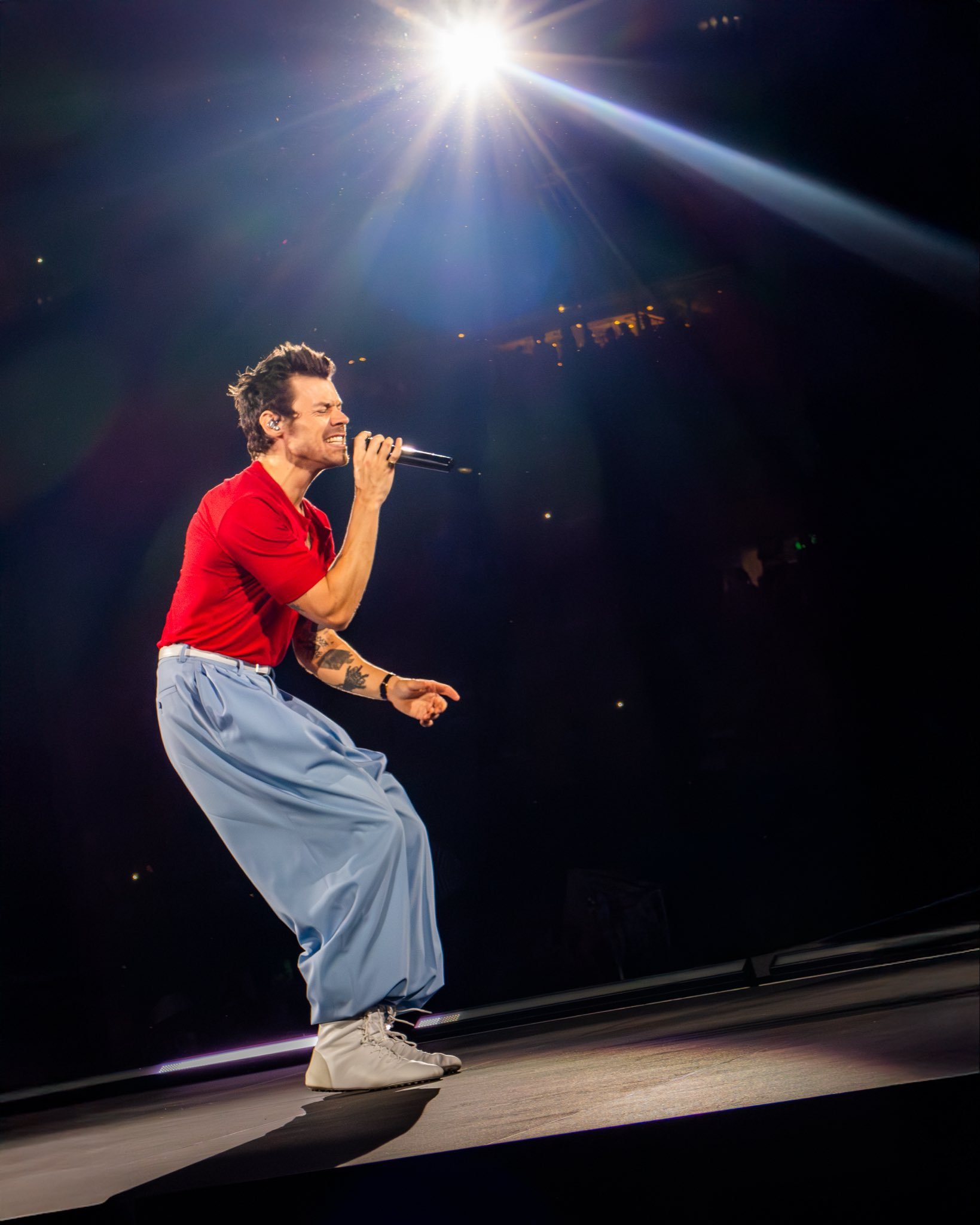 一些5.23 concert的高清美照哈卷HarryStyles