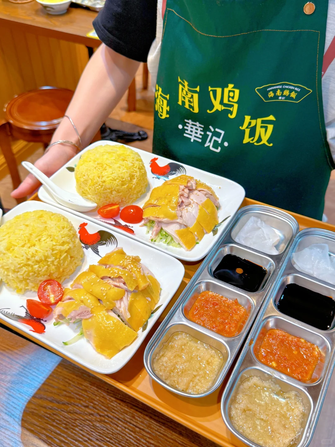 在高埗...吃到了巨好吃的海南鸡饭!!!!