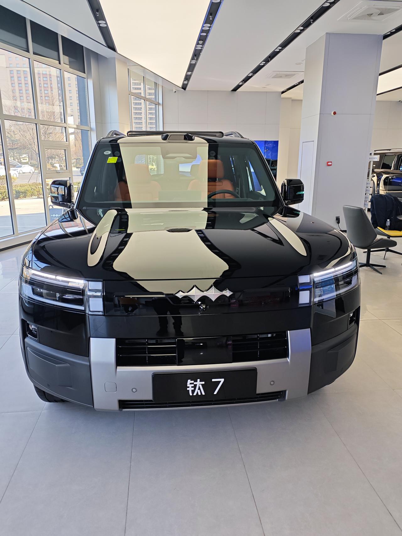家庭用车，平时城市通勤，周末经常露营自驾游，偶尔会跑郊外烂路。选车想要可油可电，