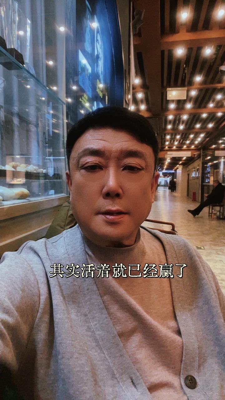其实活着就已经赢了最现实的一句话