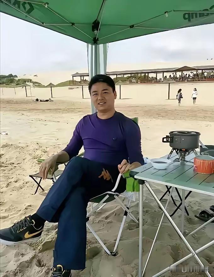 有些人与生俱来就有一种霸道总裁的气质。