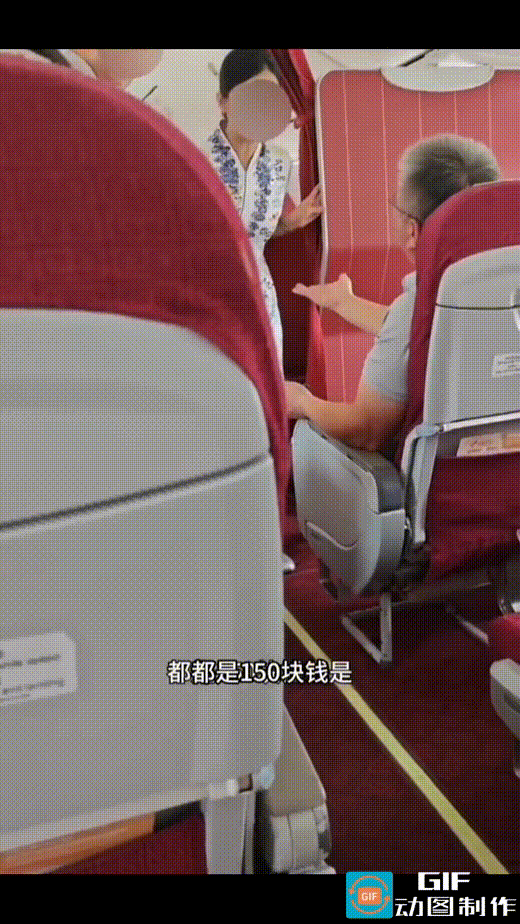 男子在机上花150元升舱后，质问空姐为什么没有餐食和饮料。
空姐耐心向他解释，升
