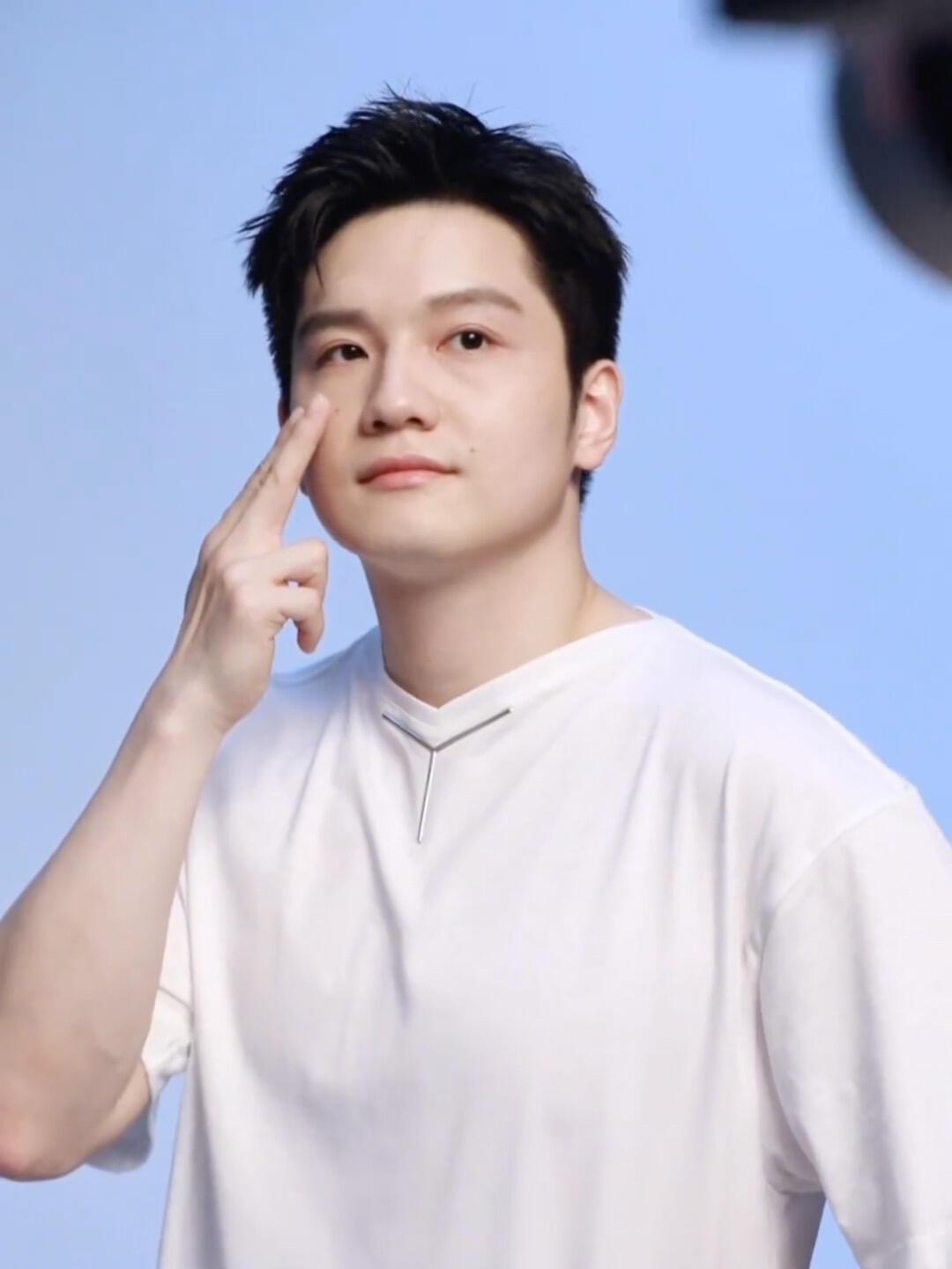 我真的是粉了樊振东两年，发现还有很多照片没见过，东哥还是太权威了，这就是全面到家