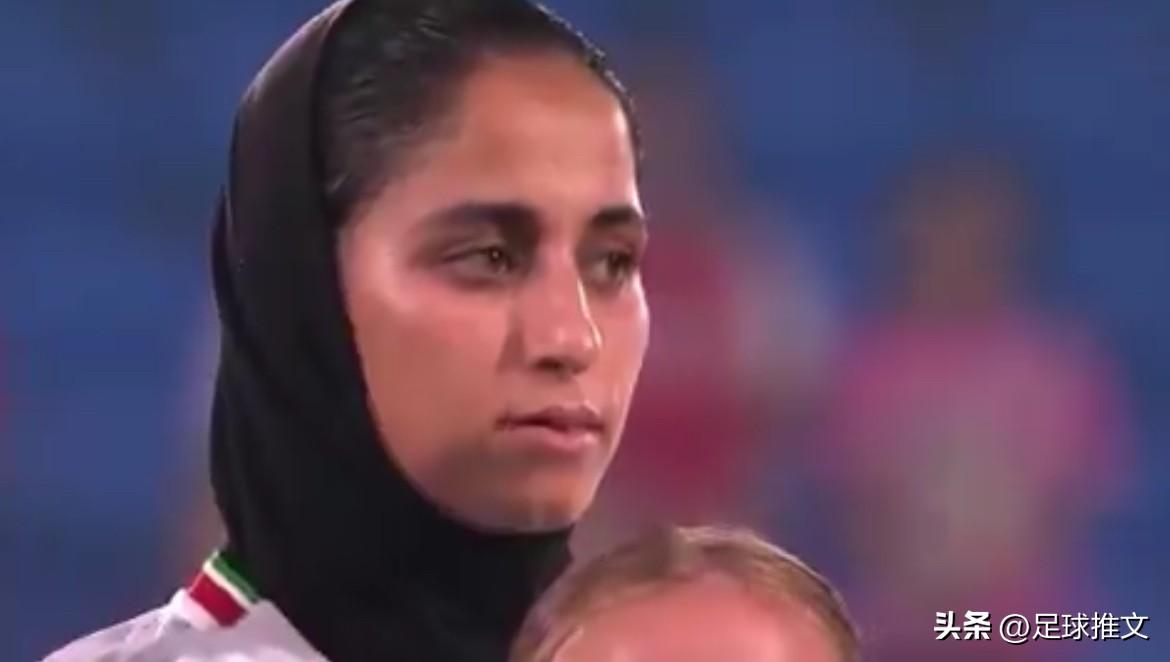 伊朗国家女子足球队在澳大利亚举行的2026年亚足联女子亚洲杯开幕赛中，以拒绝唱国