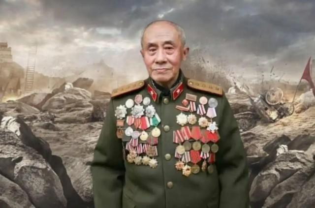1938年，因为我军优待俘虏的政策，两个日本军官有恃无恐，竟然还敢出口辱骂我军士