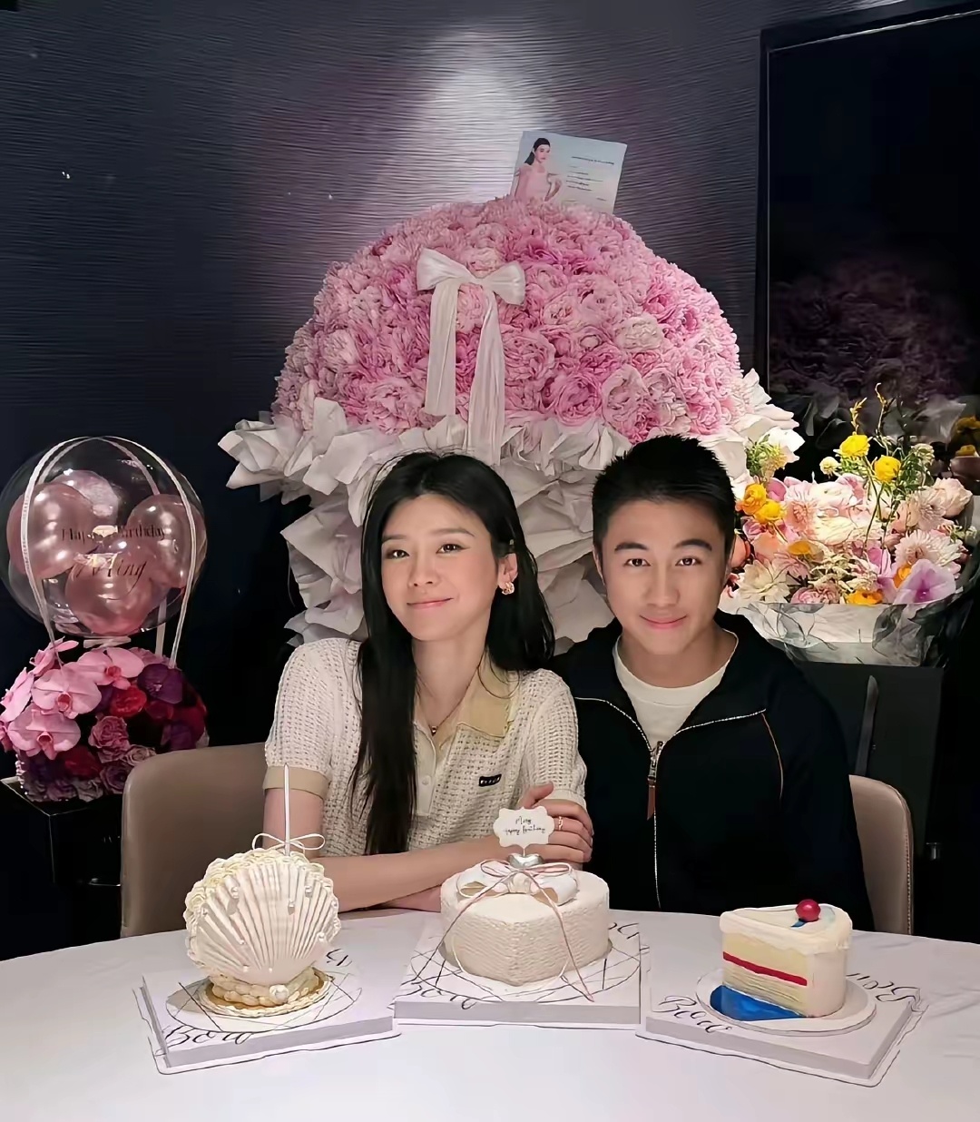 奚梦瑶37岁生日，何猷君送了一束价值仅2万的巨型芍药花束给她