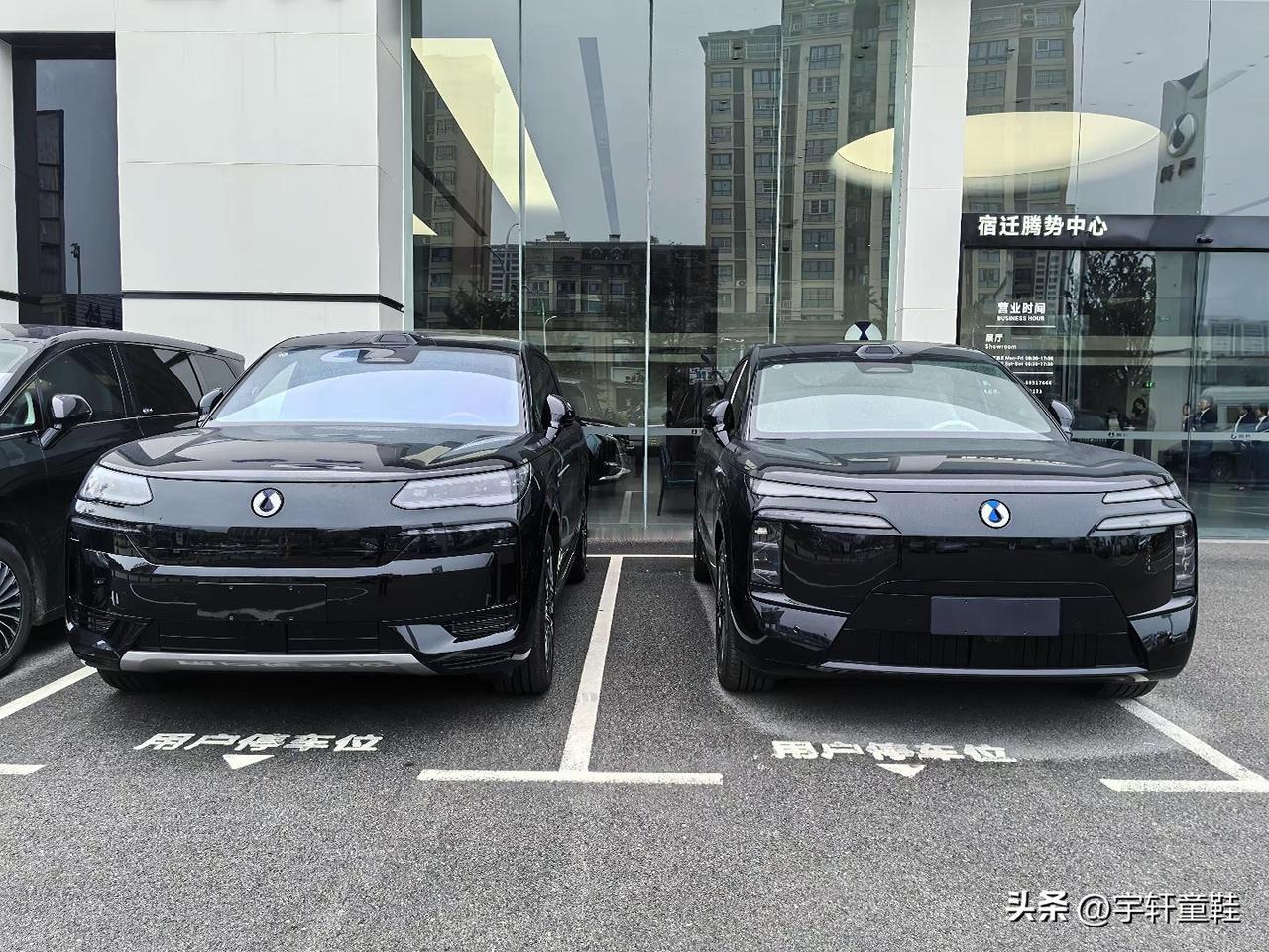 腾势N9 VS 腾势N8L前脸对比！
话说，虽然N8L前脸看上去也不咋的，但相比