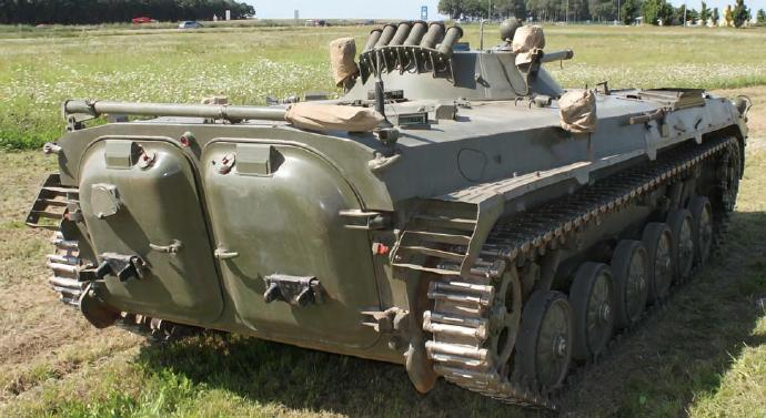 每天认识一件兵器 俄罗斯BMP-1步兵战车BMP-1是苏联在“二战”后设计生产的