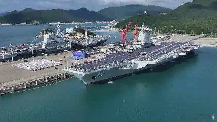 凤凰新闻【海军回应福建舰何时形成实战能力】新华社北京11月8日电（黎云、孙飞）1