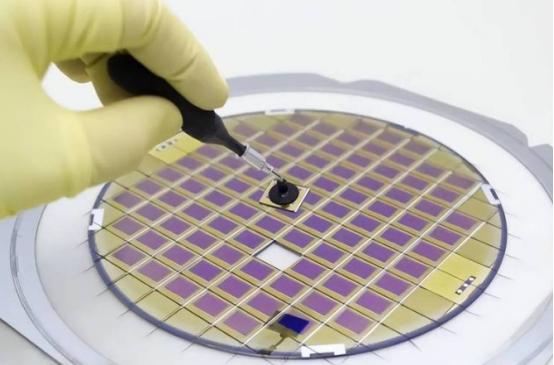 让中国的光刻机“变废铁”，日本对华下狠手，外媒：比美国人还绝

麻烦看官老爷们右