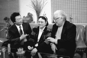 王晓棠 于洋一起做节目（2010）
“来个～伦巴” 是必聊的内容