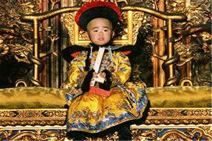 清朝的最后一天是怎么过的？
1912年2月12日，农历辛亥年十二月二十五日。紫禁