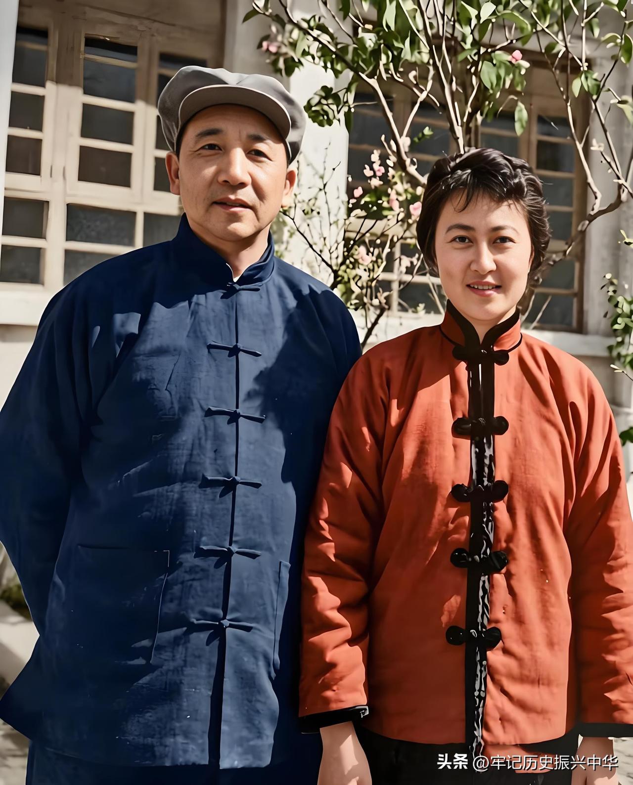 脱下军装无勋章，上甘岭名将最温柔的平凡瞬间

1967年，昆明。罕见居家照，脱下