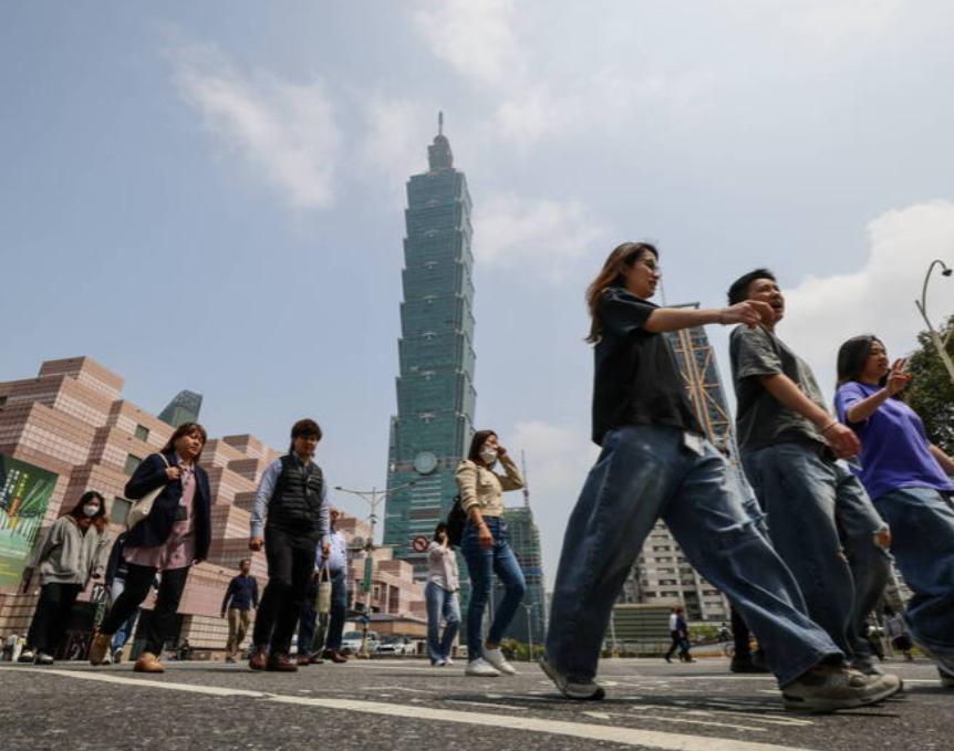 美媒透露一些台湾人正准备“逃生计划”，原因是“不想当中国人”。据美有线电视新闻网