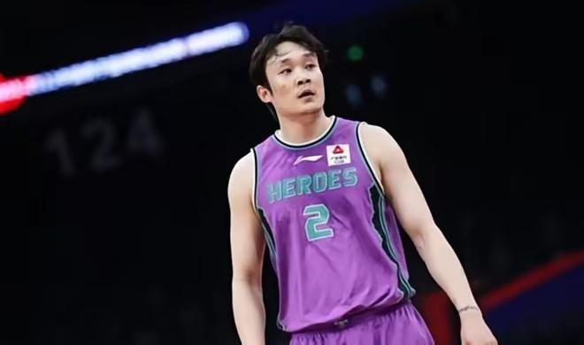 丁彦雨航正式宣布退役，结束了自己的职业运动员生涯。
他曾两度荣膺CBA常规赛MV