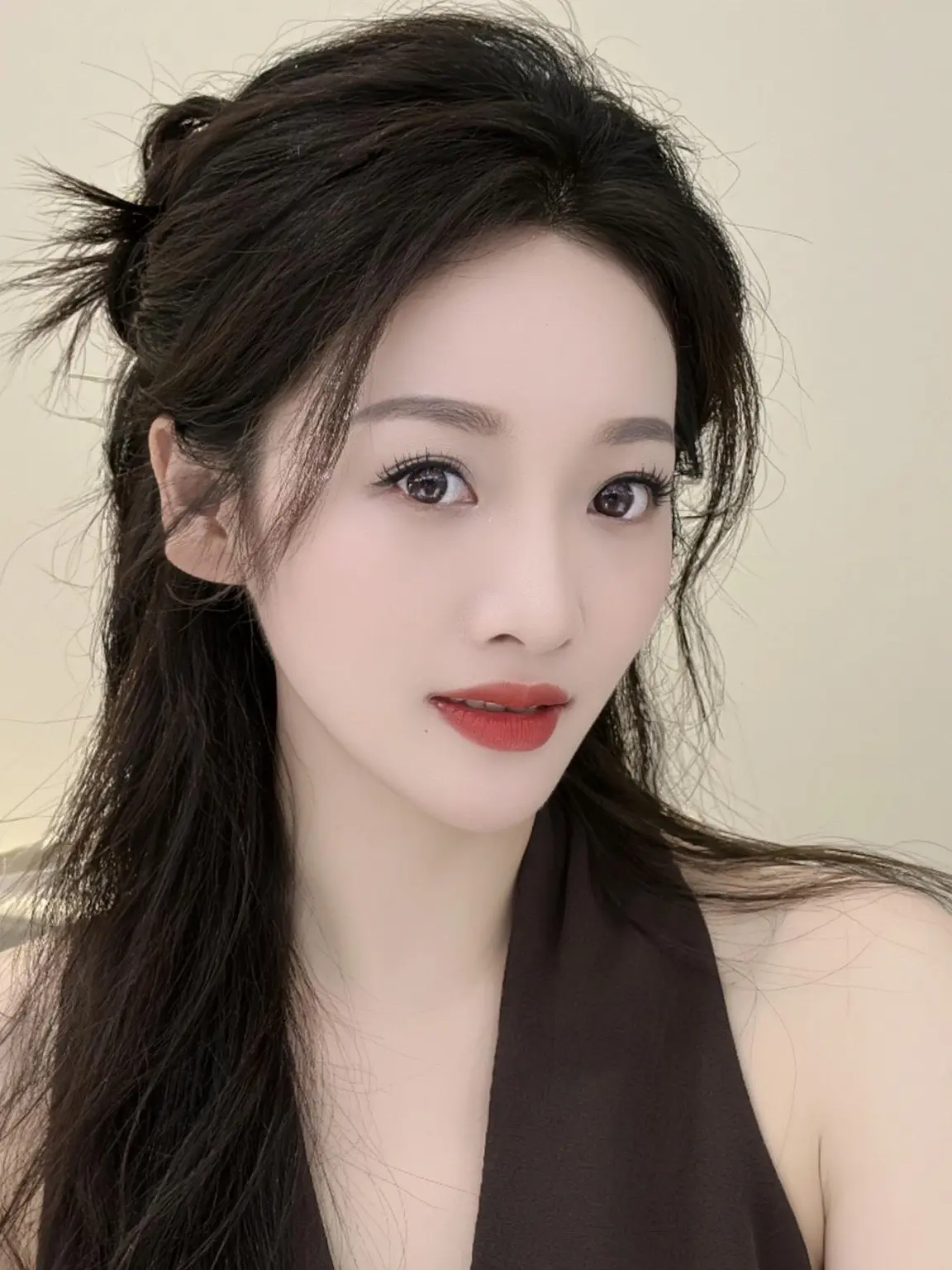 以前觉得沟通很重要，后来发现共鸣才是绝杀，也渐渐明白 人和人的争辩是没有意义的。